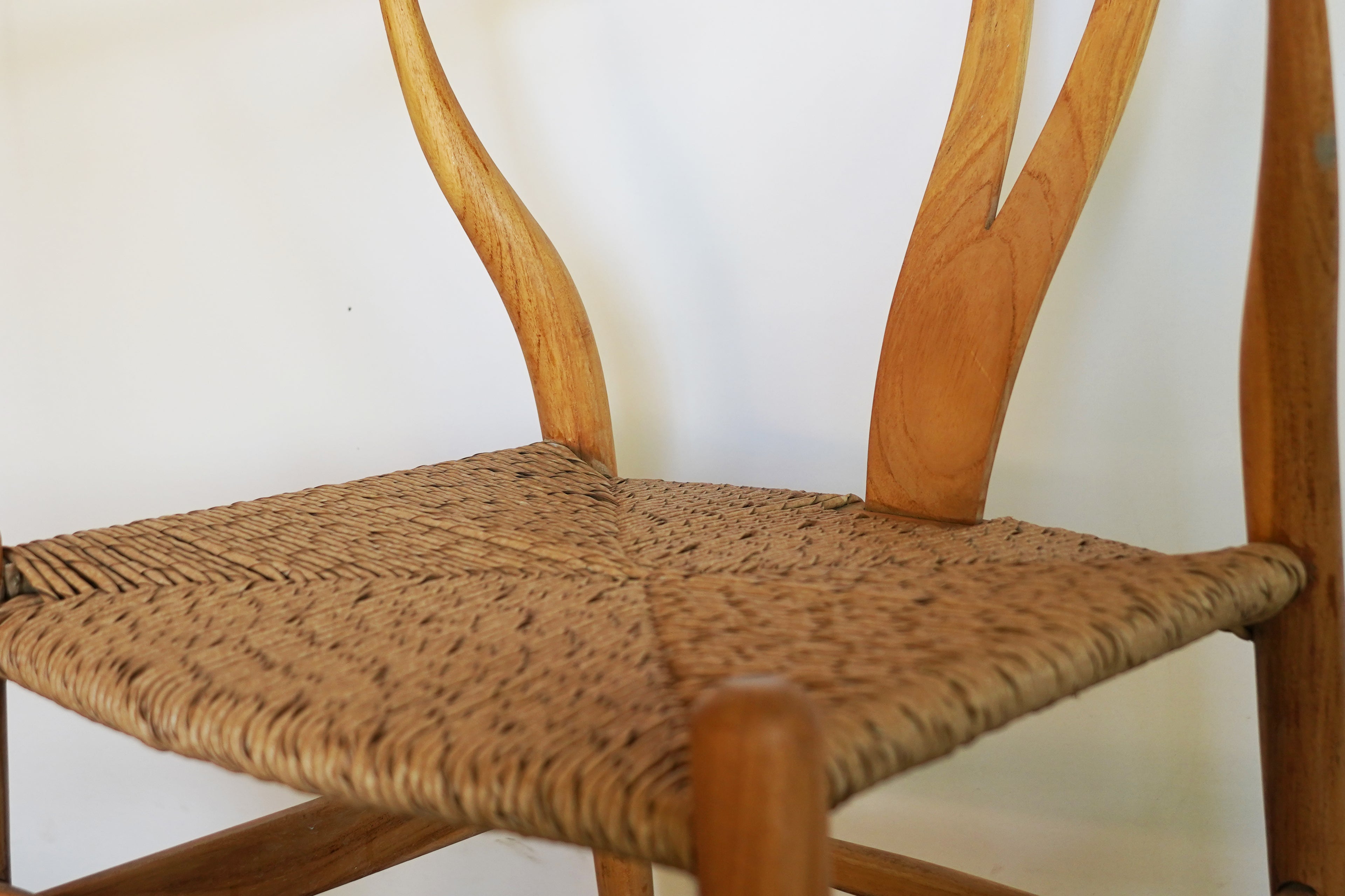 WISHBONE BANANA FIBER CHAIR