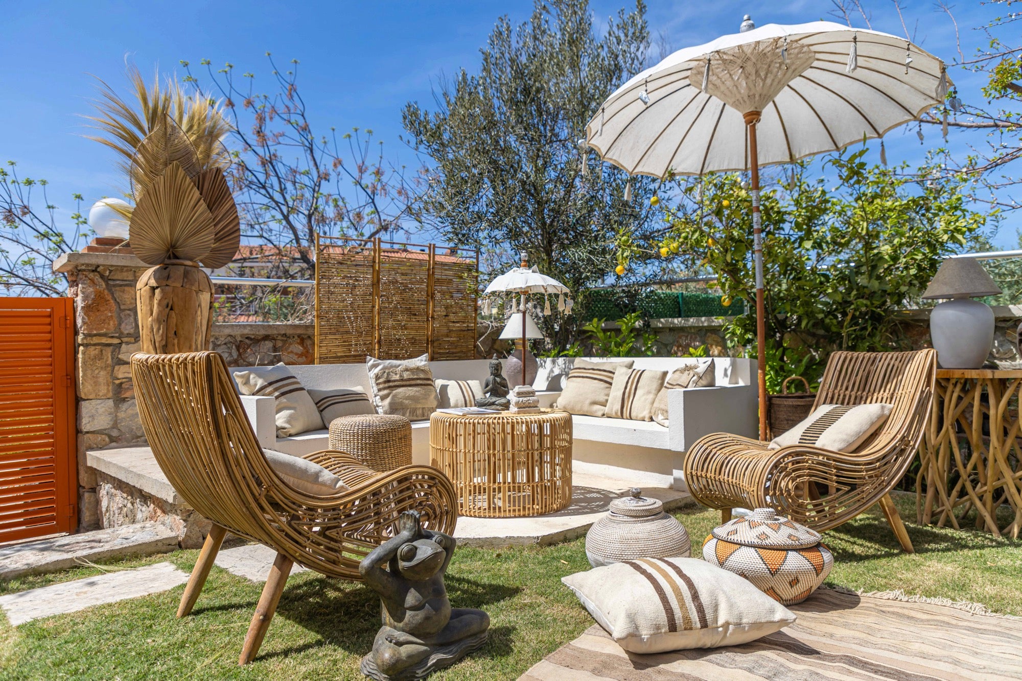 DROP RATTAN SOFA