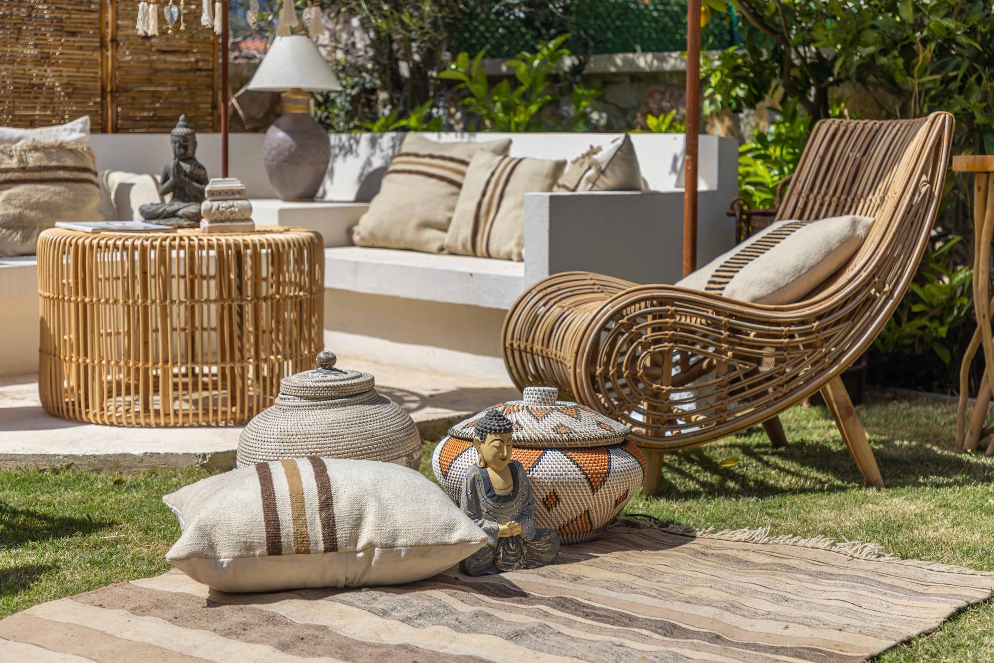DROP RATTAN SOFA