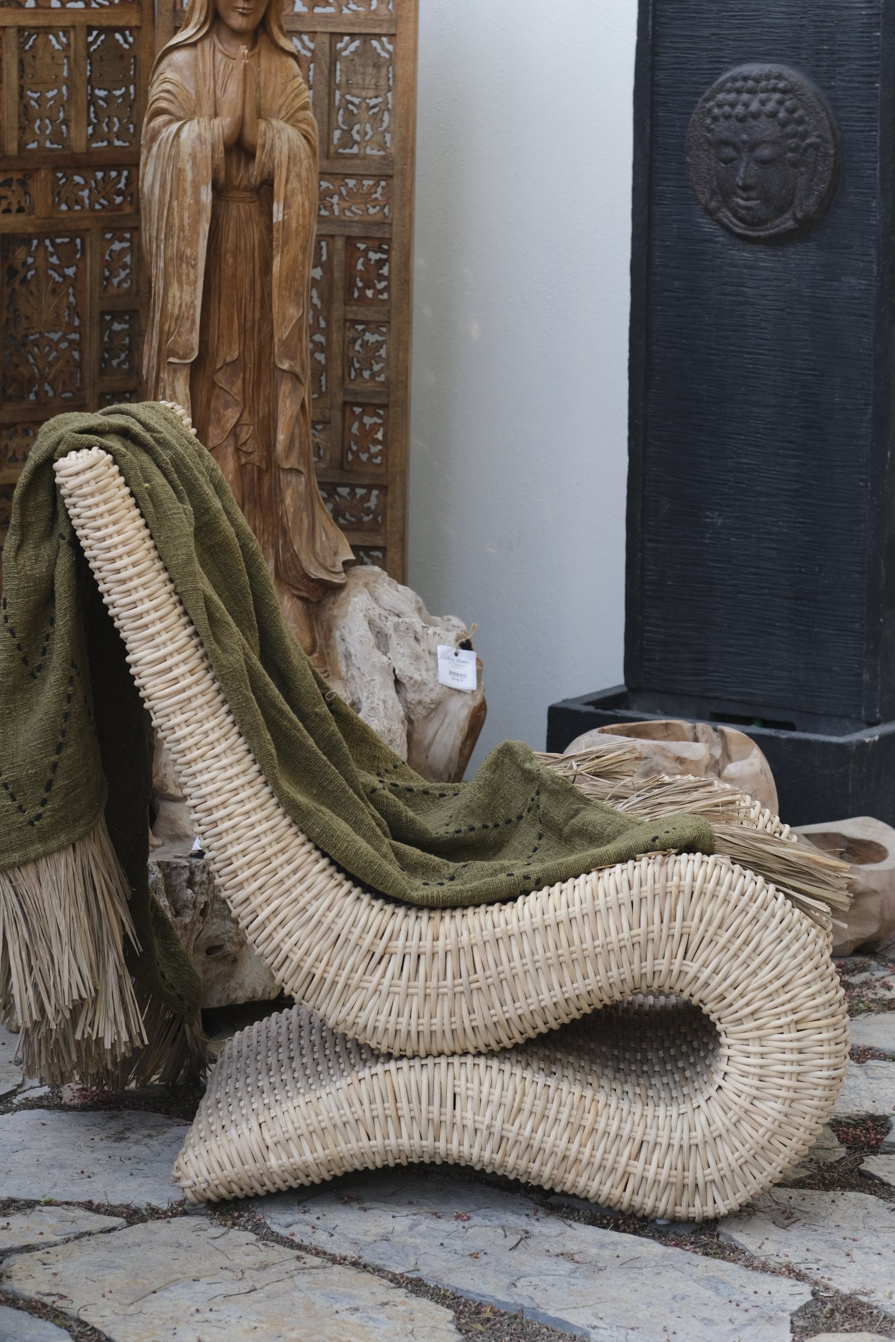 COBRA RATTAN SOFA