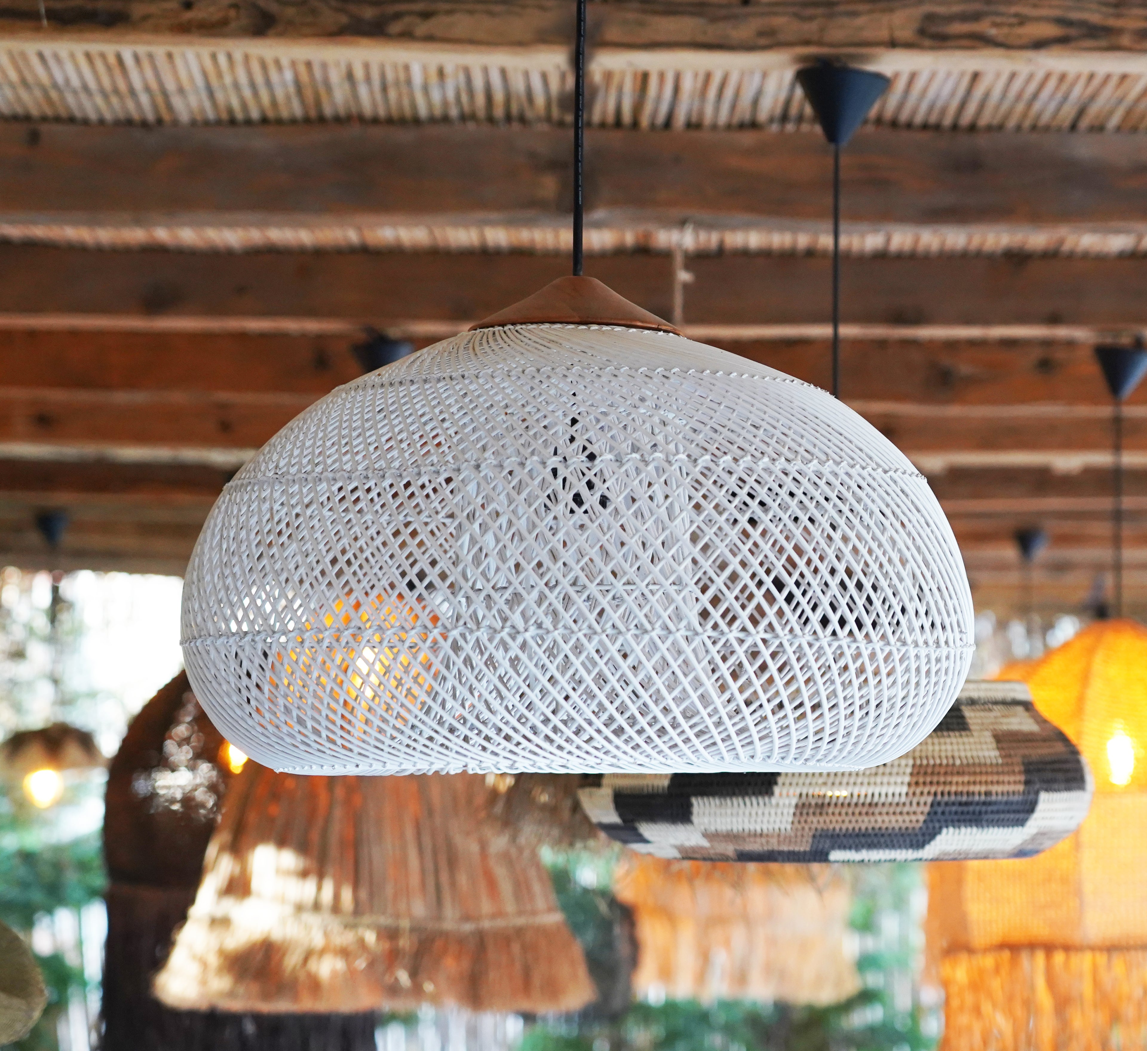 GRAY WHITE RATTAN LAMP