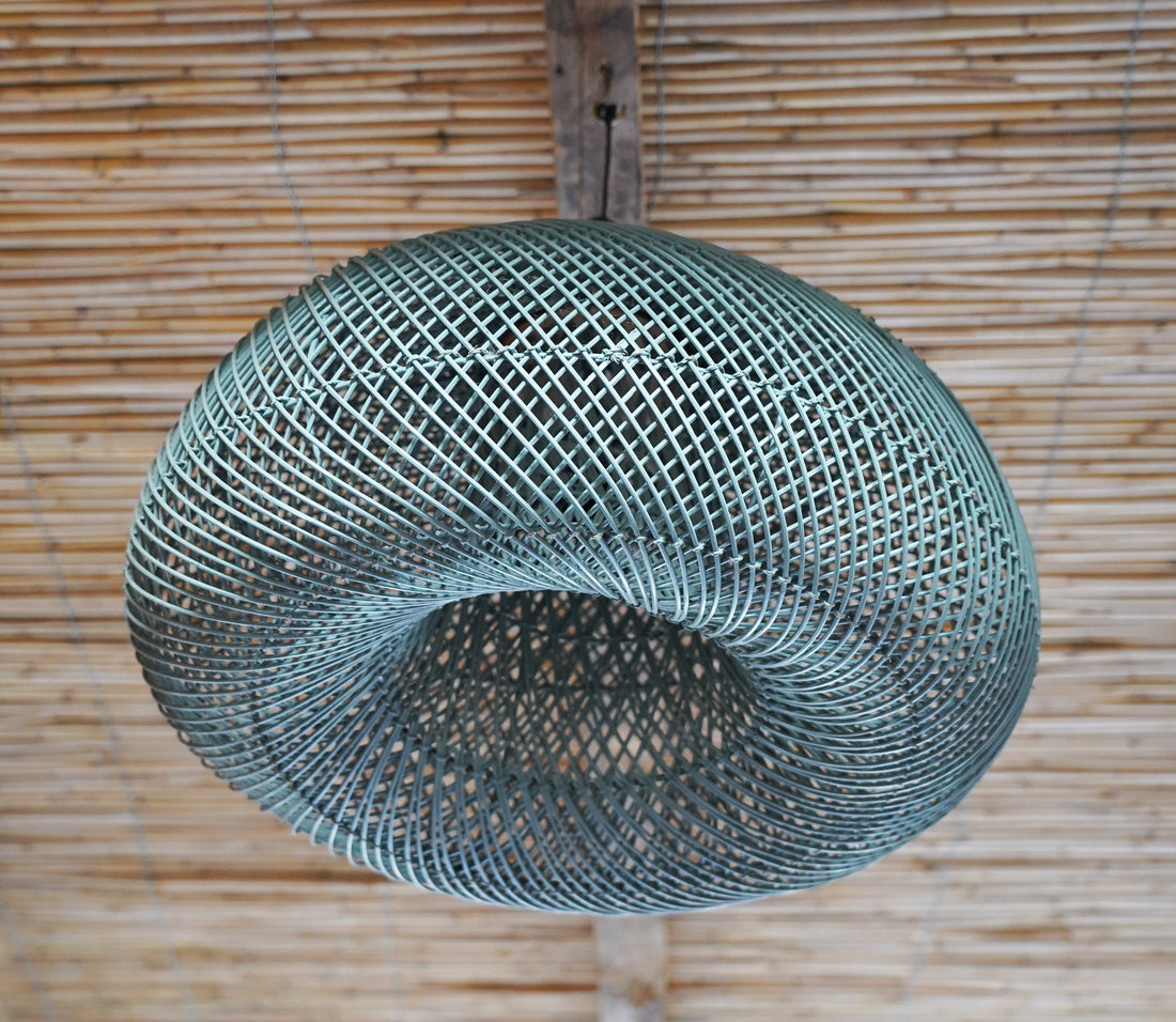 GRAY WHITE RATTAN LAMP