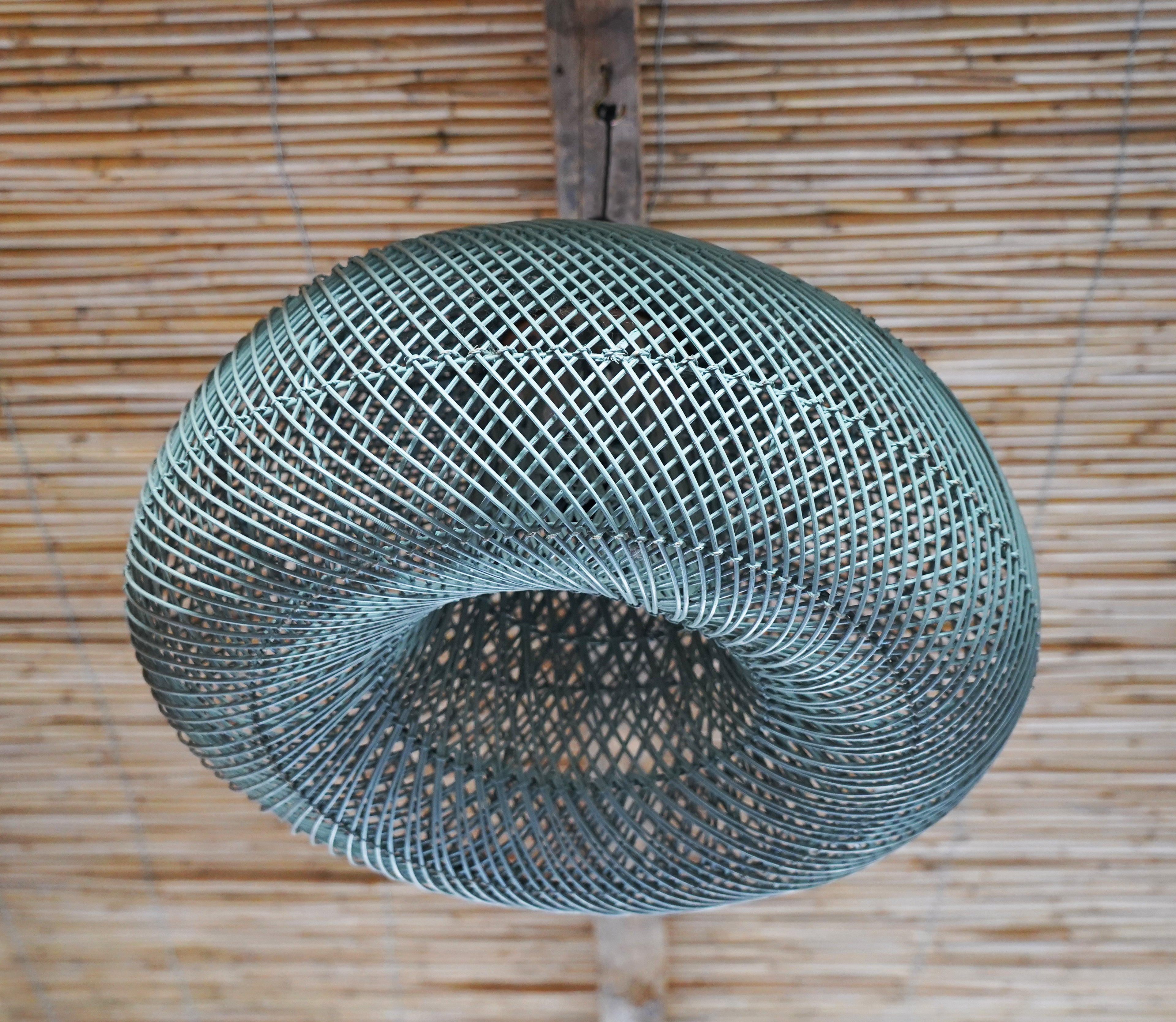 GRAY WHITE RATTAN LAMP