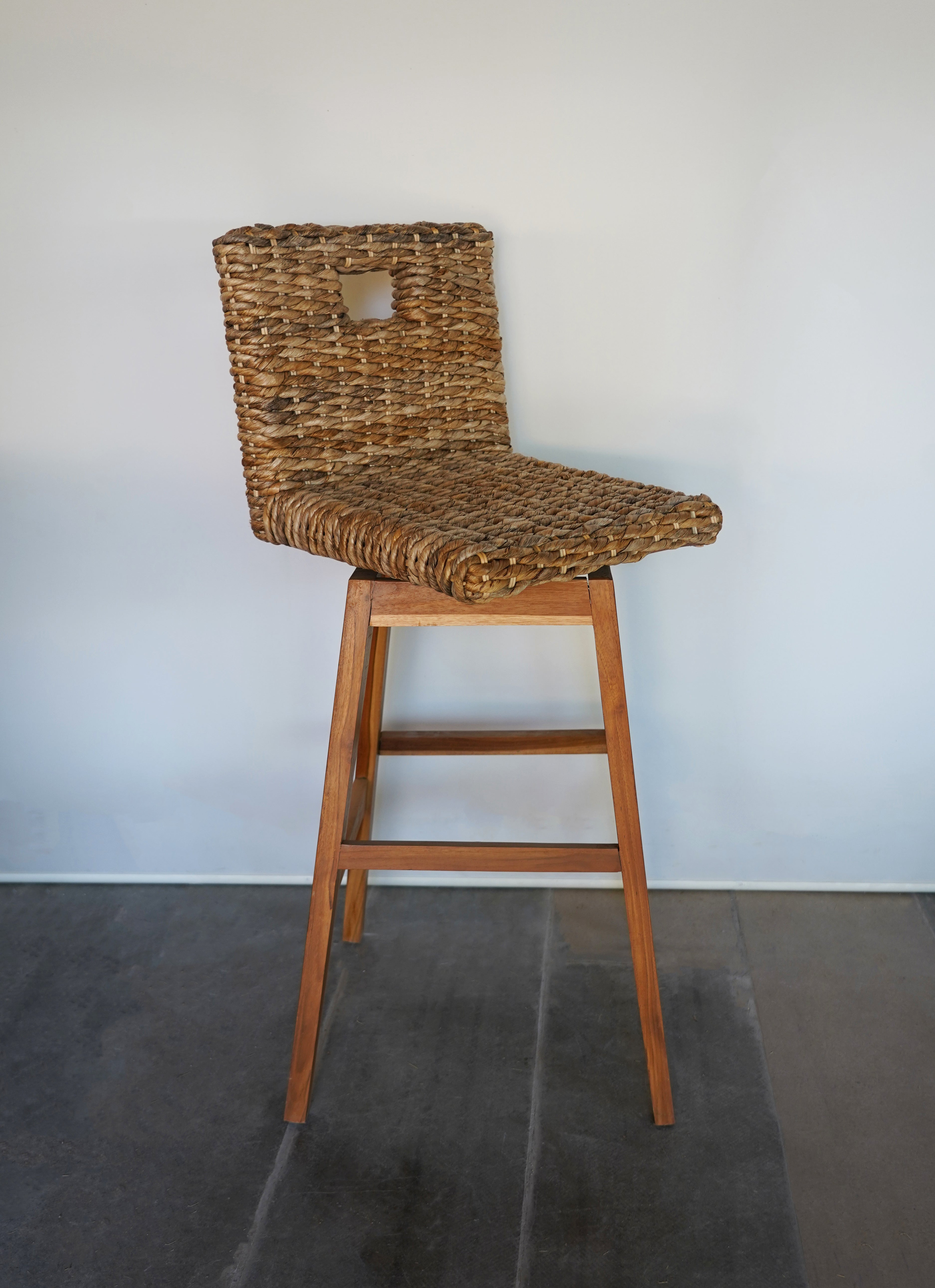 SEAGRASS BAR STOOL