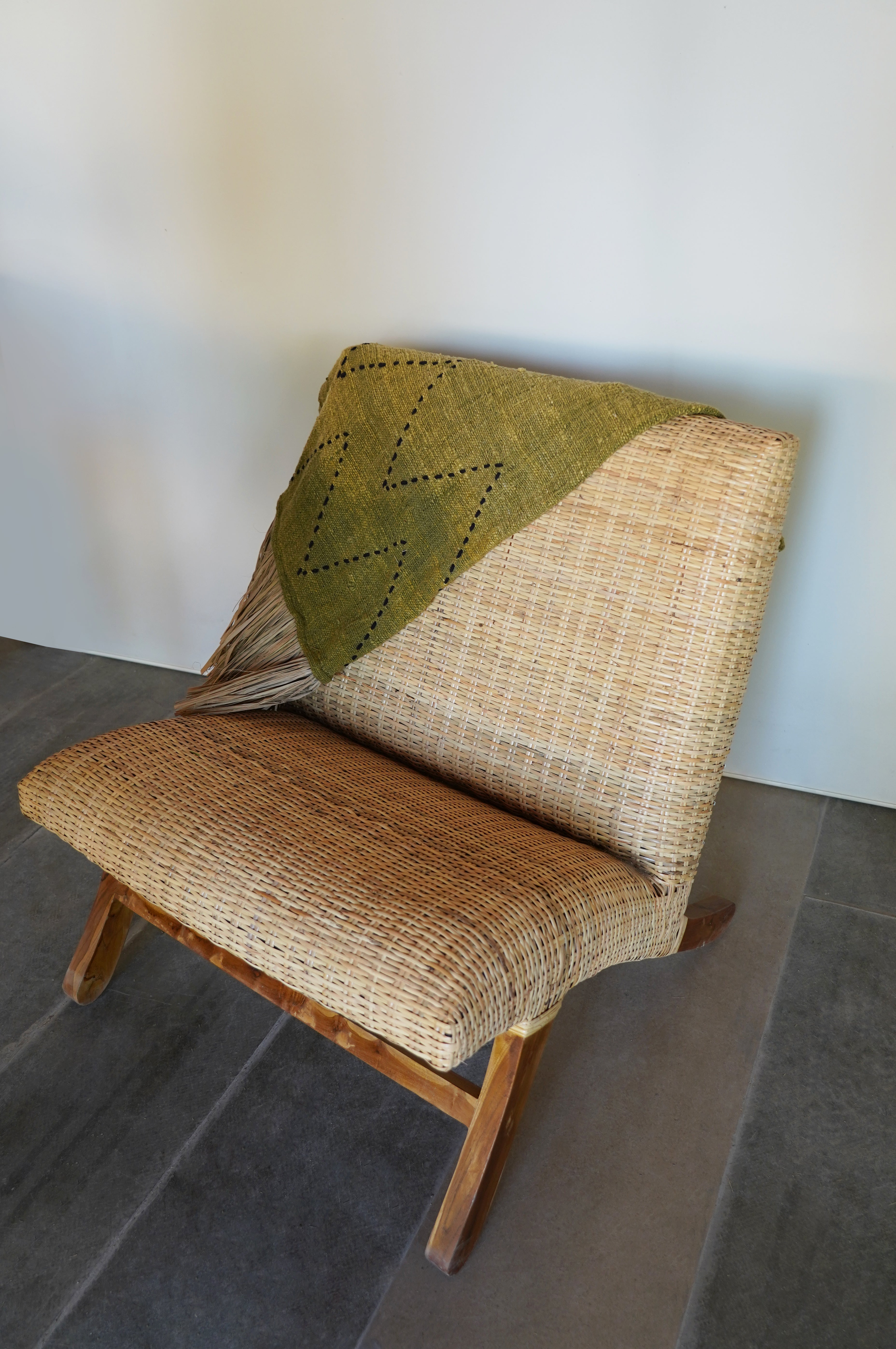 LAZY KNITTED ARMCHAIR