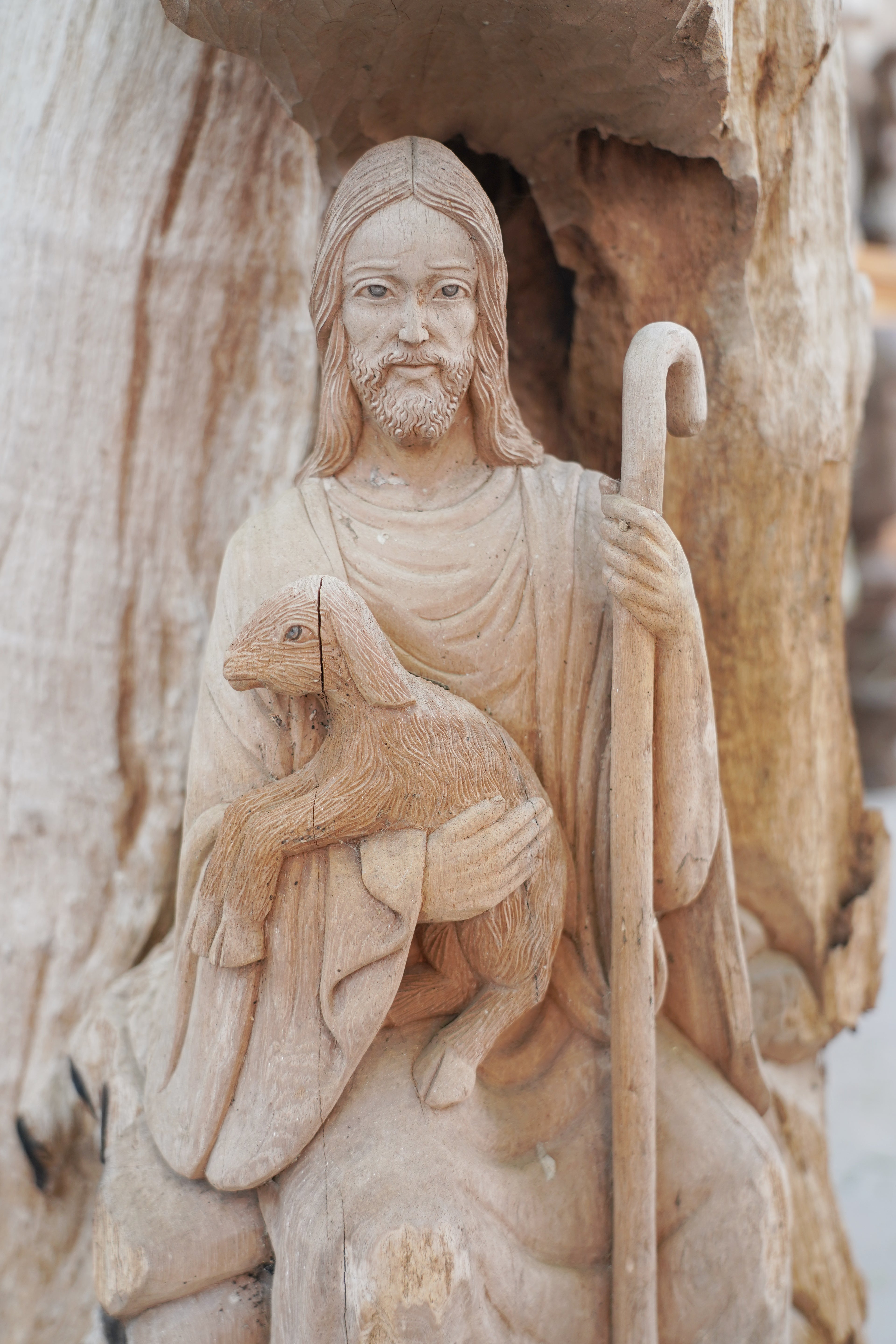 JESUS STATUE M