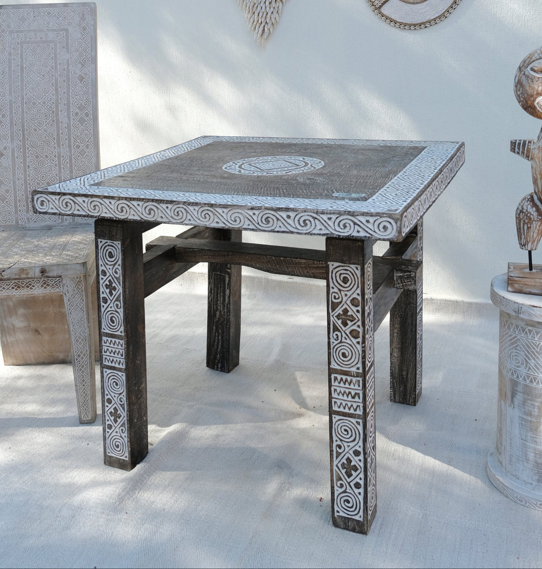 KARE İŞLEMELİ MASA 90CM