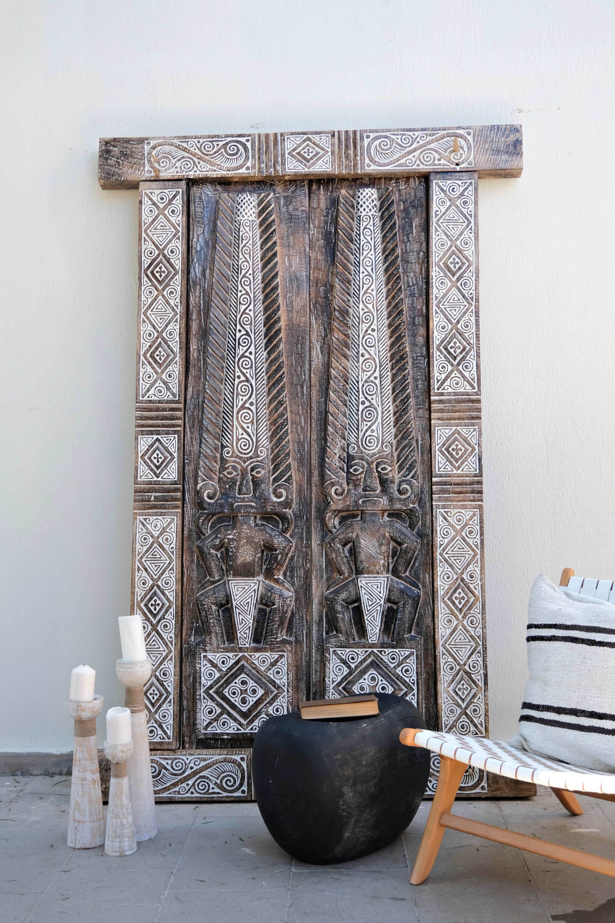 EMBROIDERED DOOR