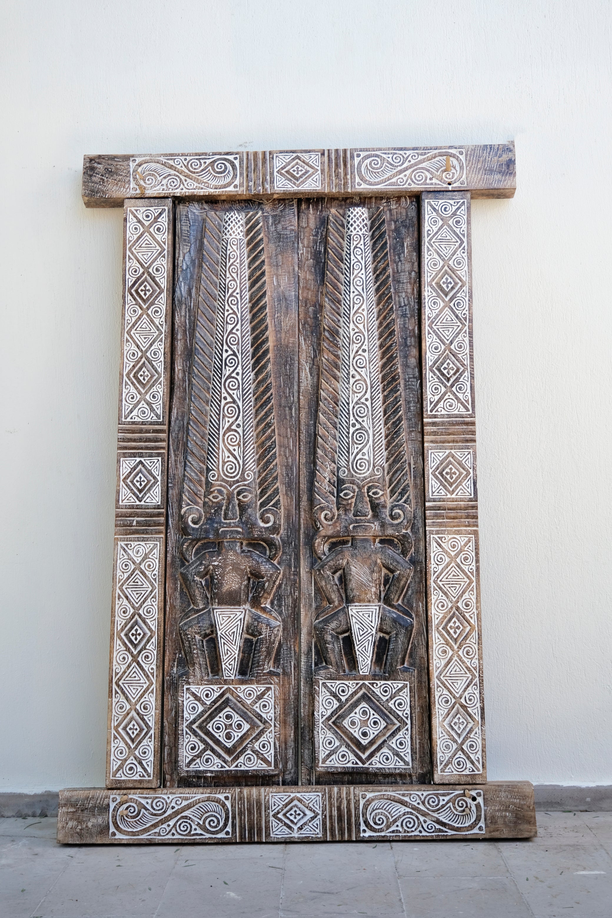 EMBROIDERED DOOR