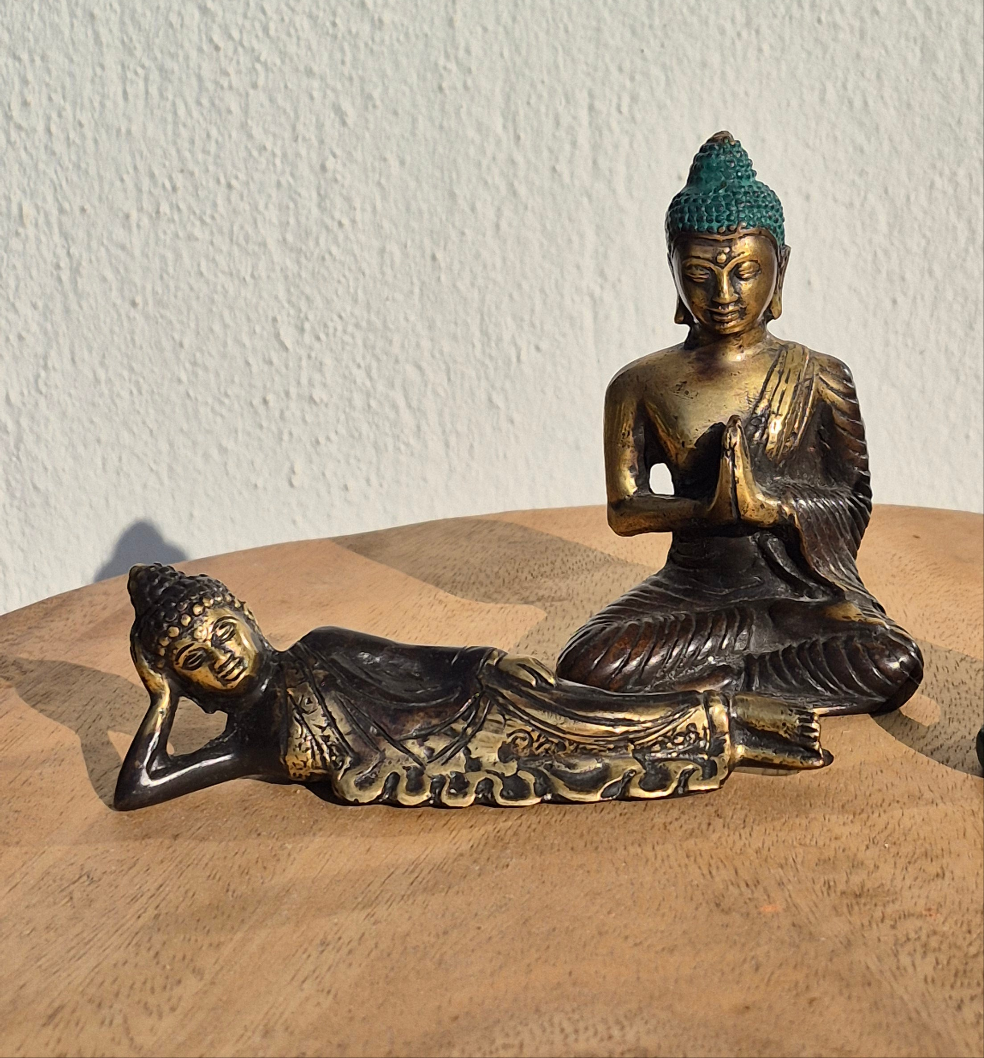 Uyuyan Budha