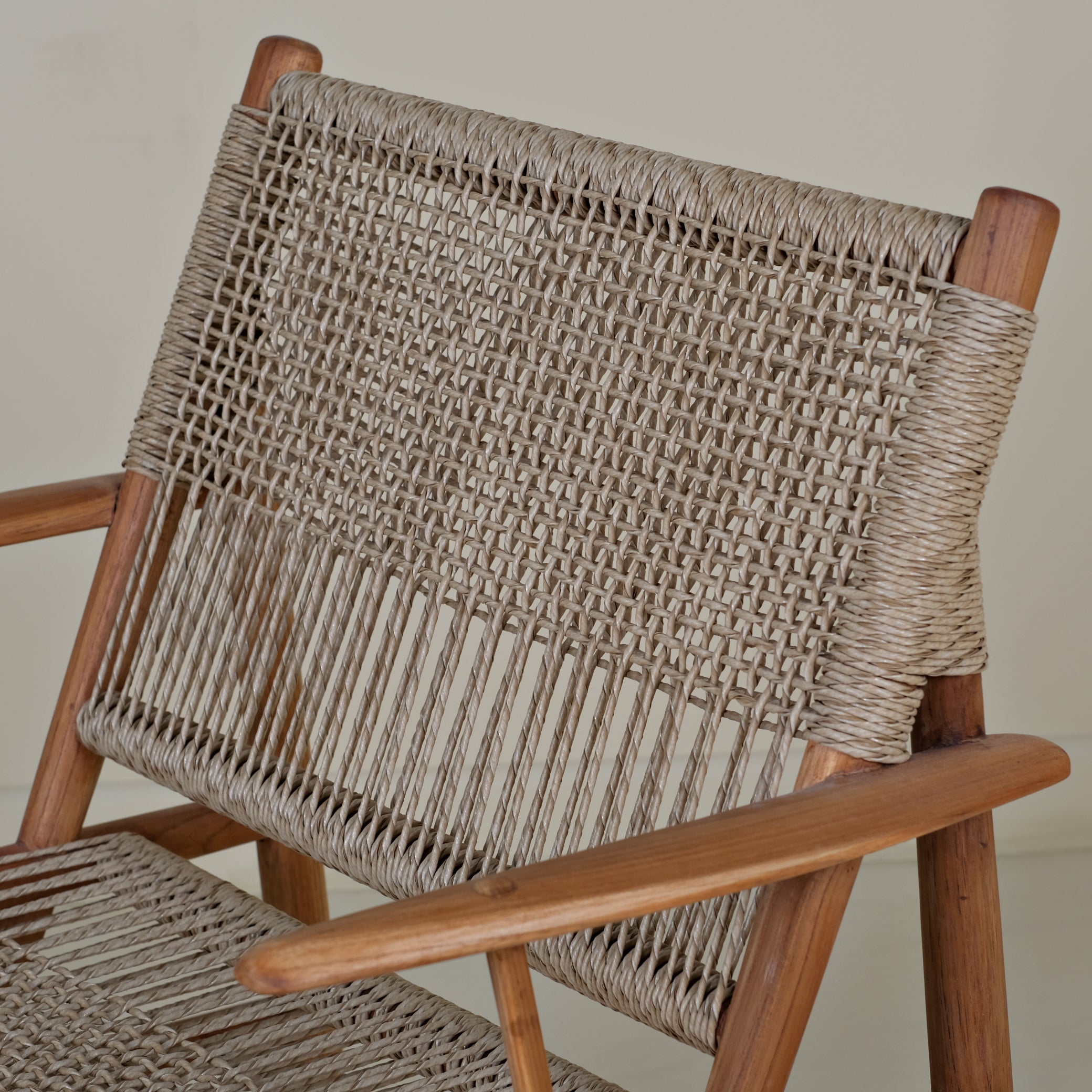 HALF YARN KNITTED ARMCHAIR