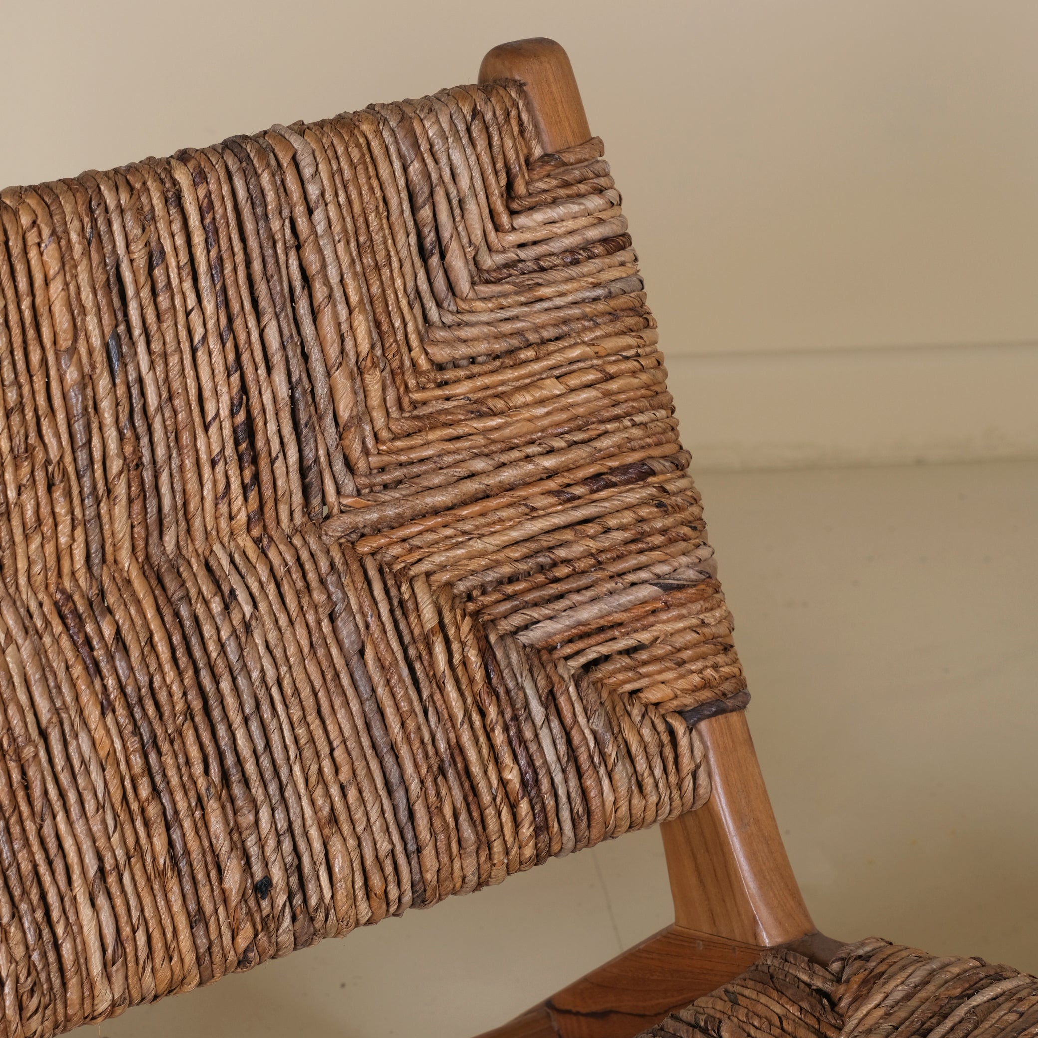 LAZY BANANA FIBER ARMCHAIR