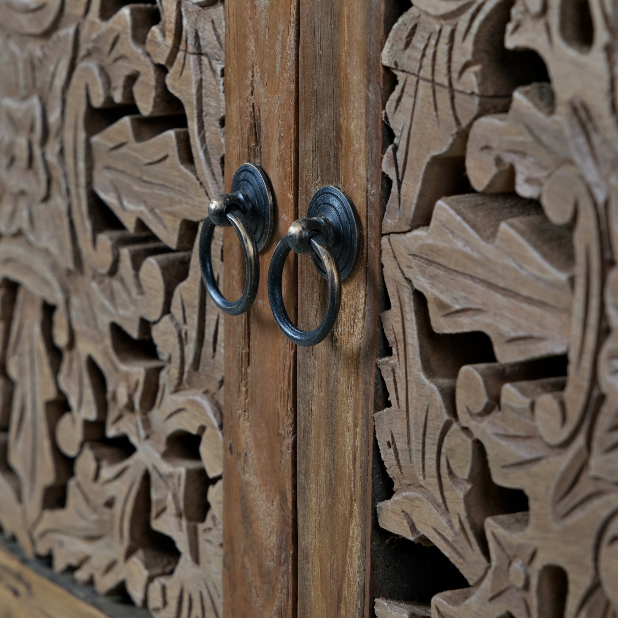 CARVED TEAK DRESSING