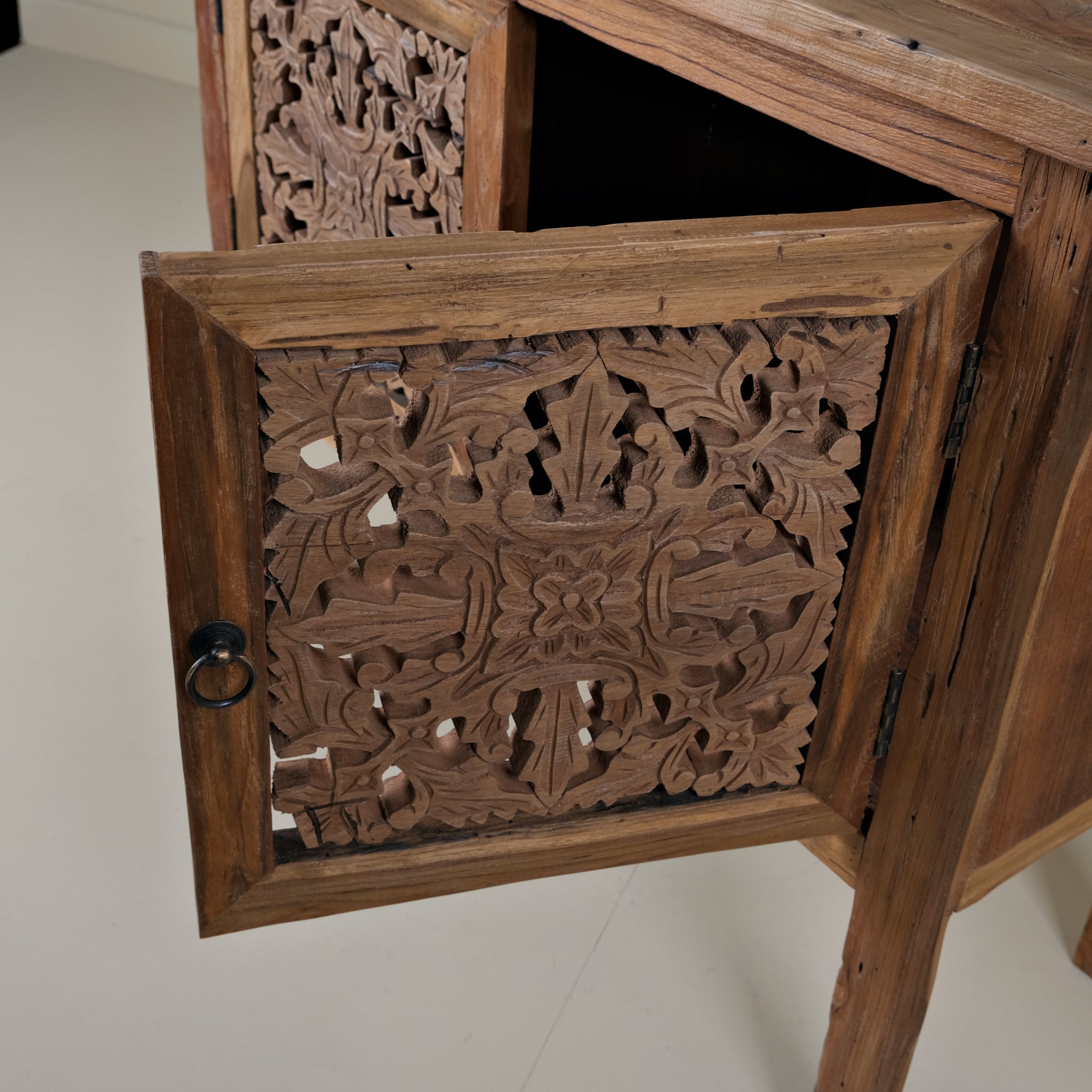 CARVED TEAK DRESSING