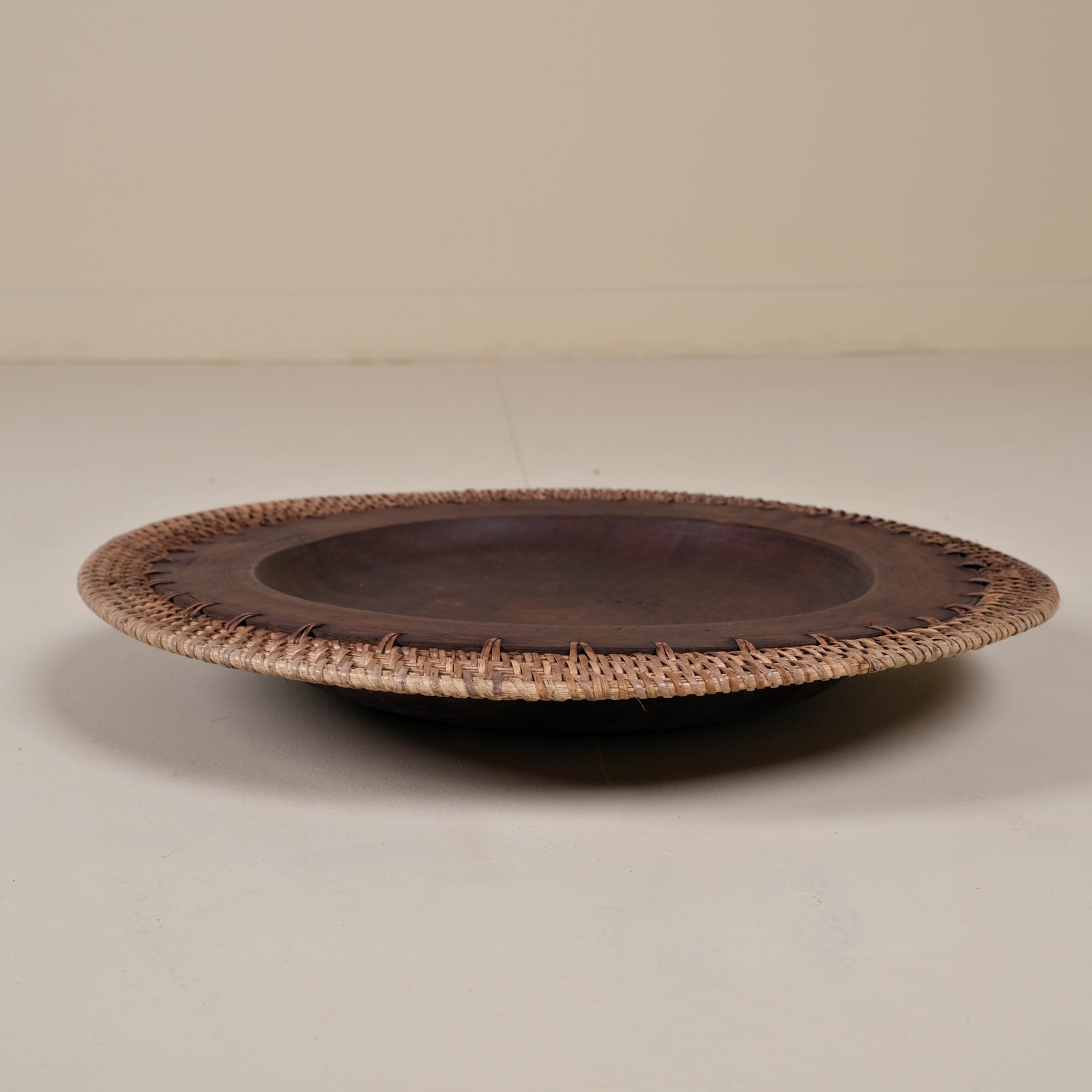 KNITTED RATTAN DARK WOOD TRAY