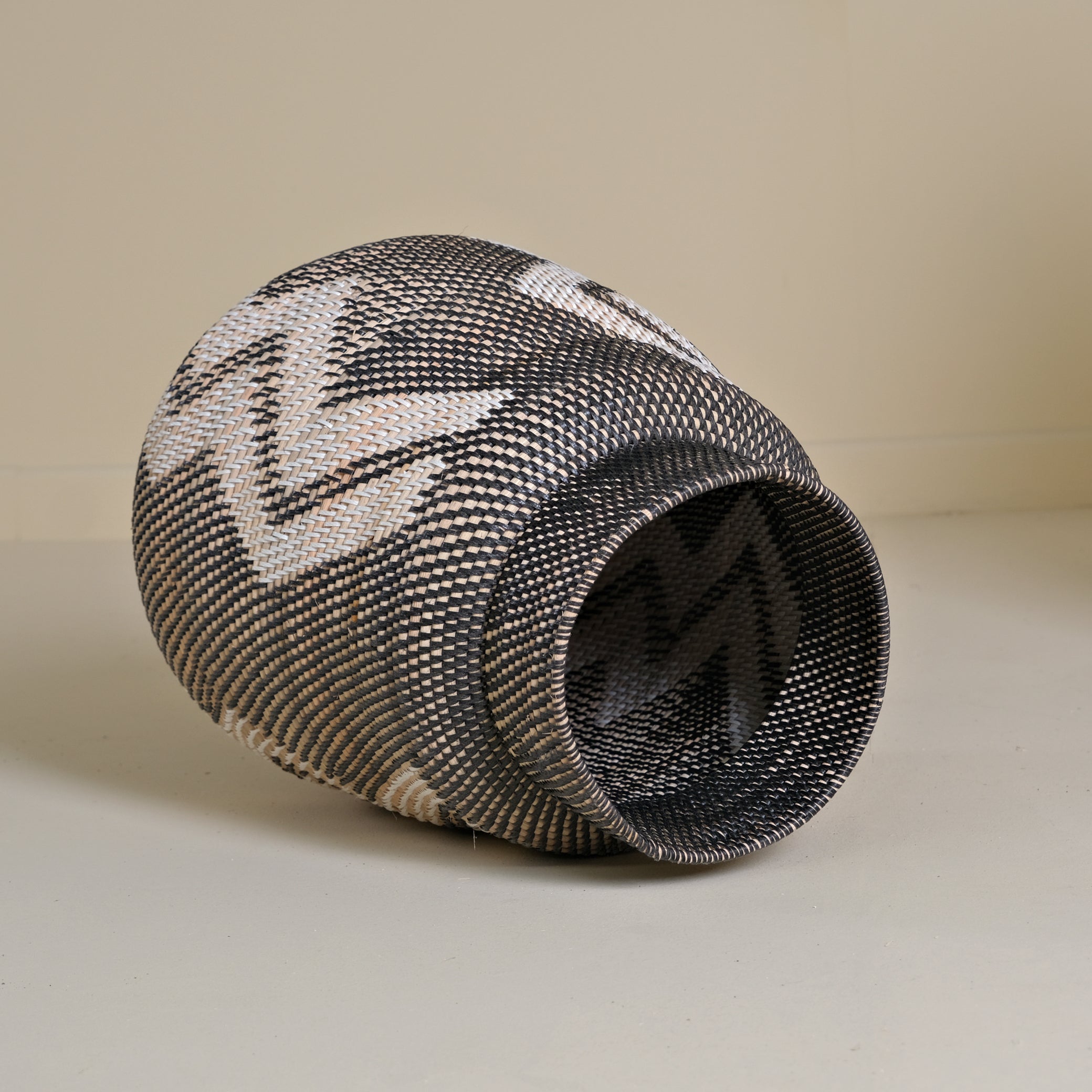 RATTAN KNITTED STRIPED PATTERNED BASKET