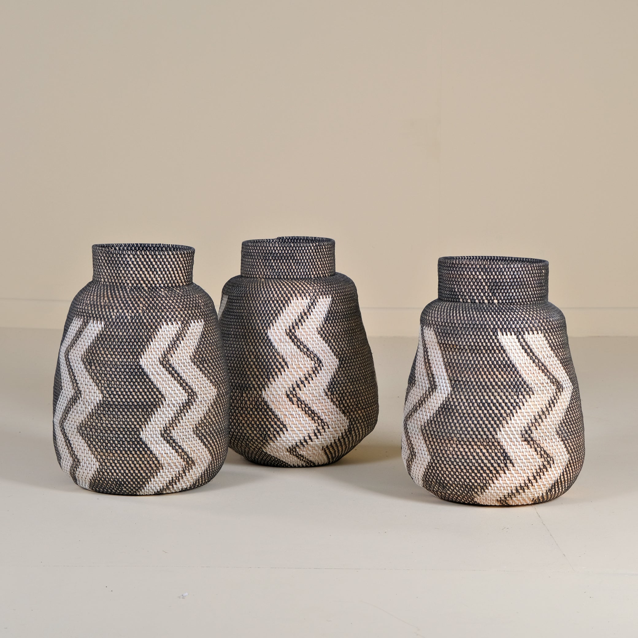 RATTAN KNITTED STRIPED PATTERNED BASKET