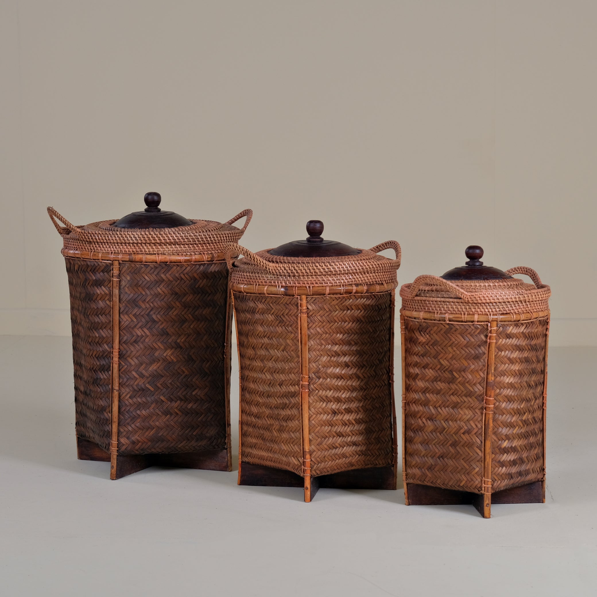RATTAN KNITTED BASKET WITH LID