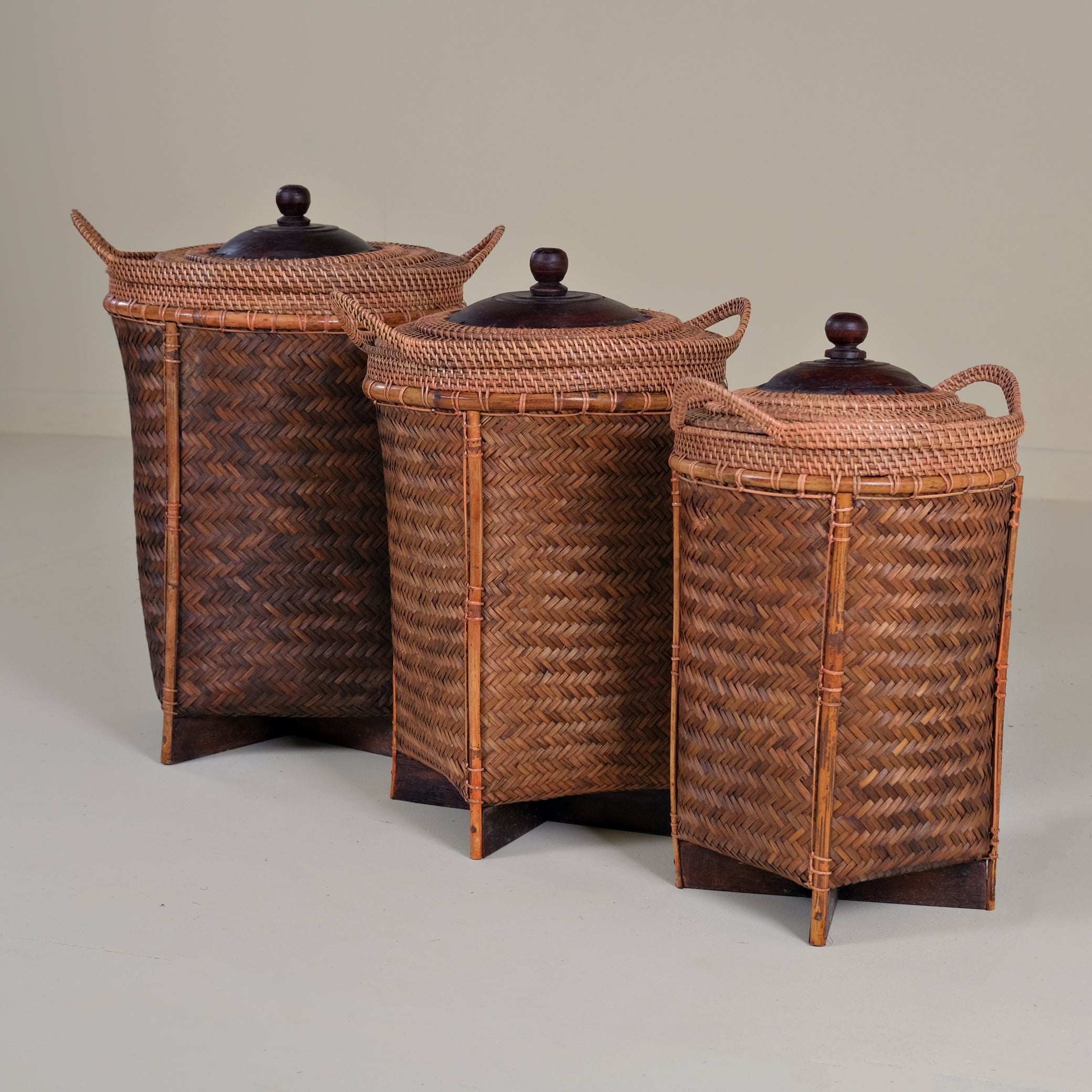 RATTAN KNITTED BASKET WITH LID