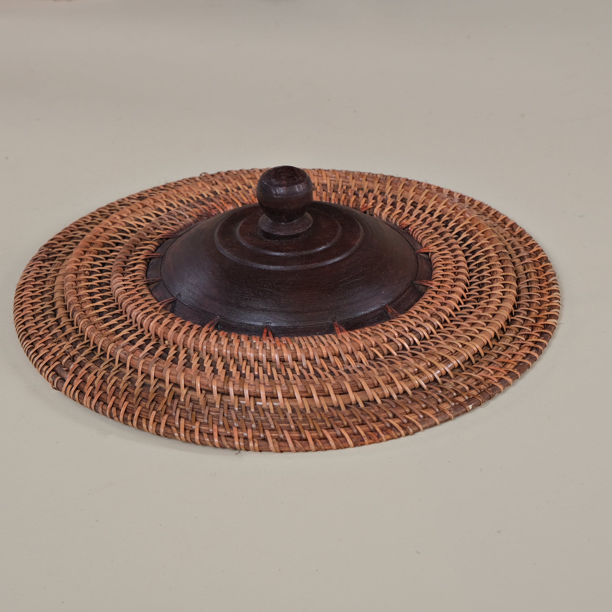 RATTAN KNITTED BASKET WITH LID