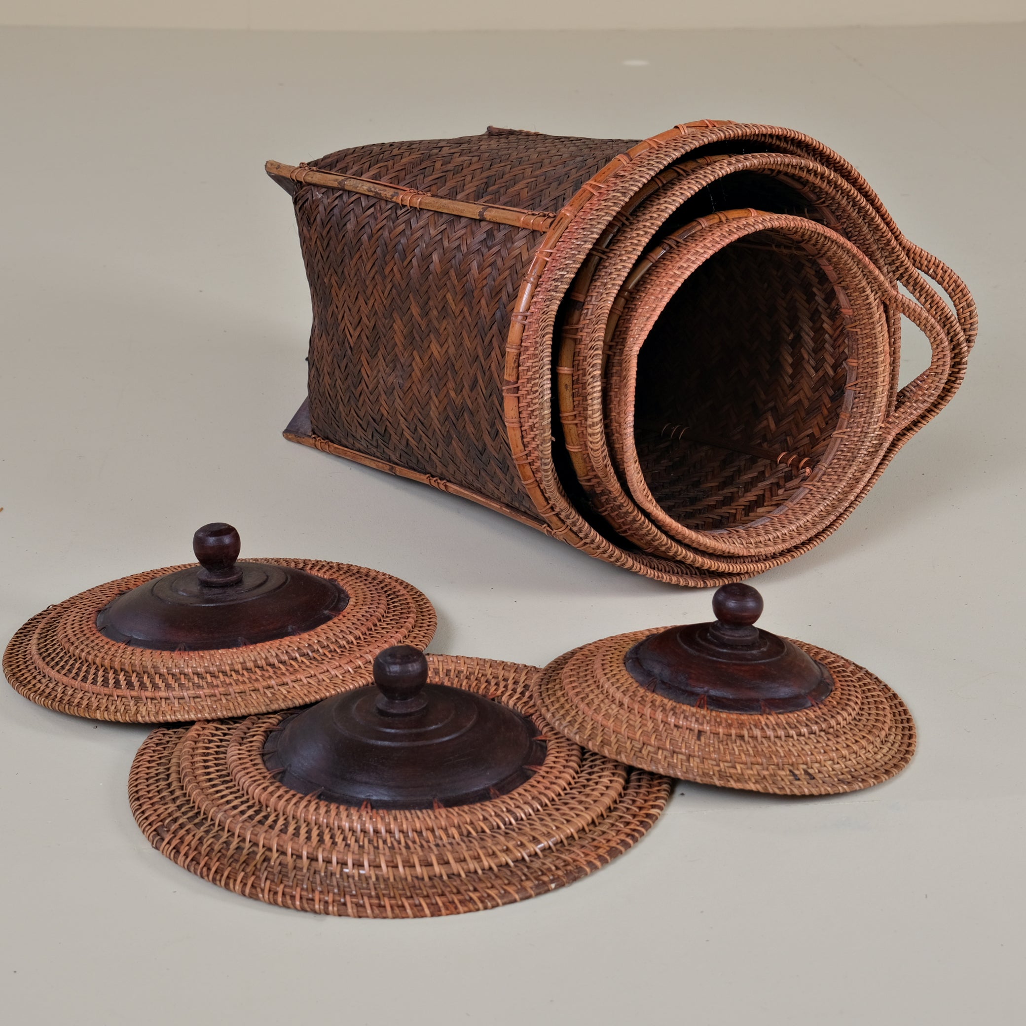 RATTAN KNITTED BASKET WITH LID