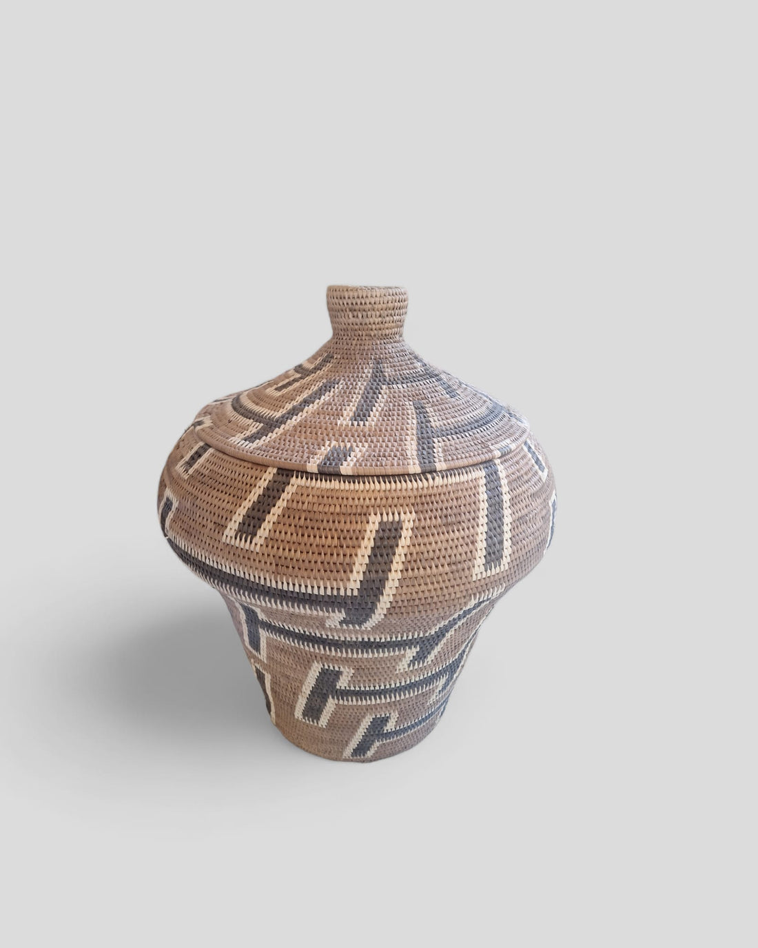 RATTAN DECORATIVE VASE XL
