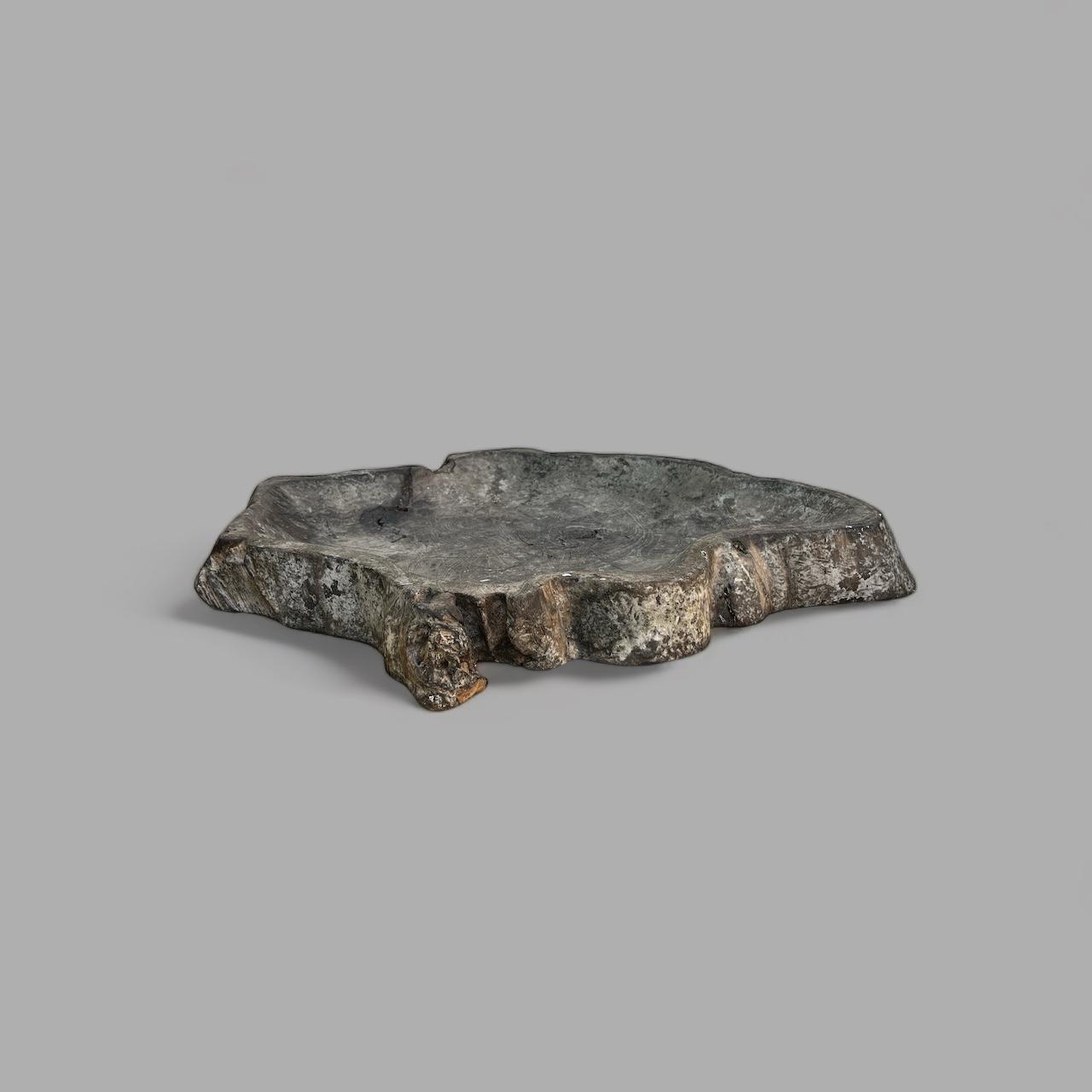 ASYMMETRIC PLATE