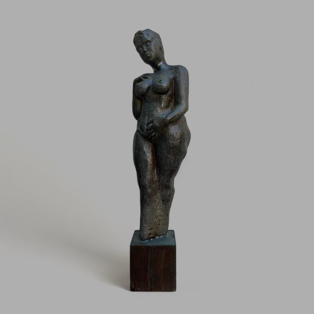 GREAT WOMAN STATUE