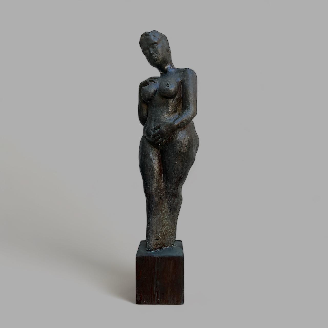 GREAT WOMAN STATUE