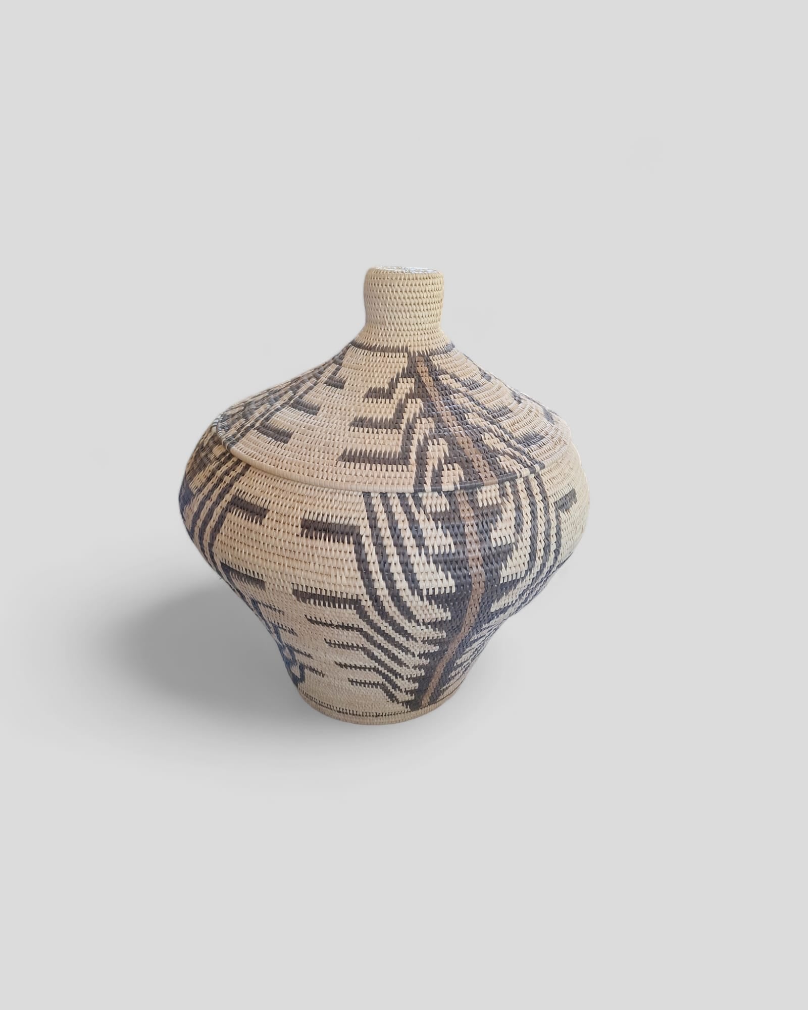 RATTAN DECORATIVE VASE XL