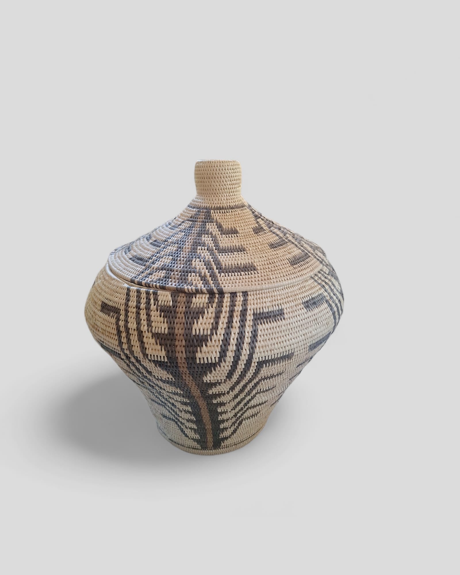 RATTAN DECORATIVE VASE XL