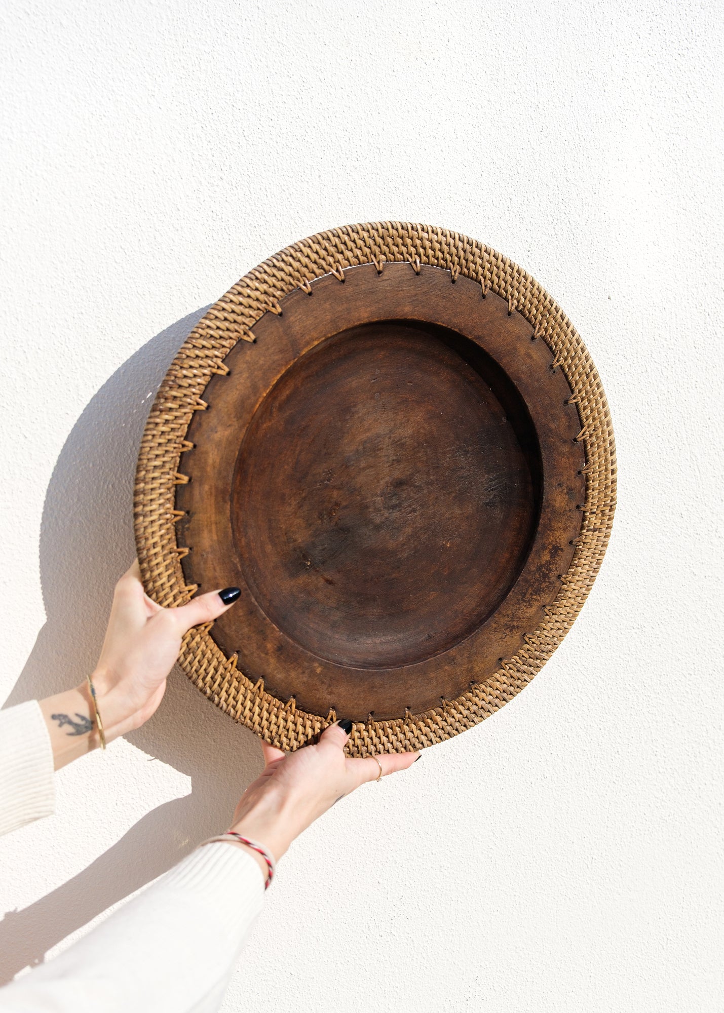 KNITTED RATTAN DARK WOOD TRAY