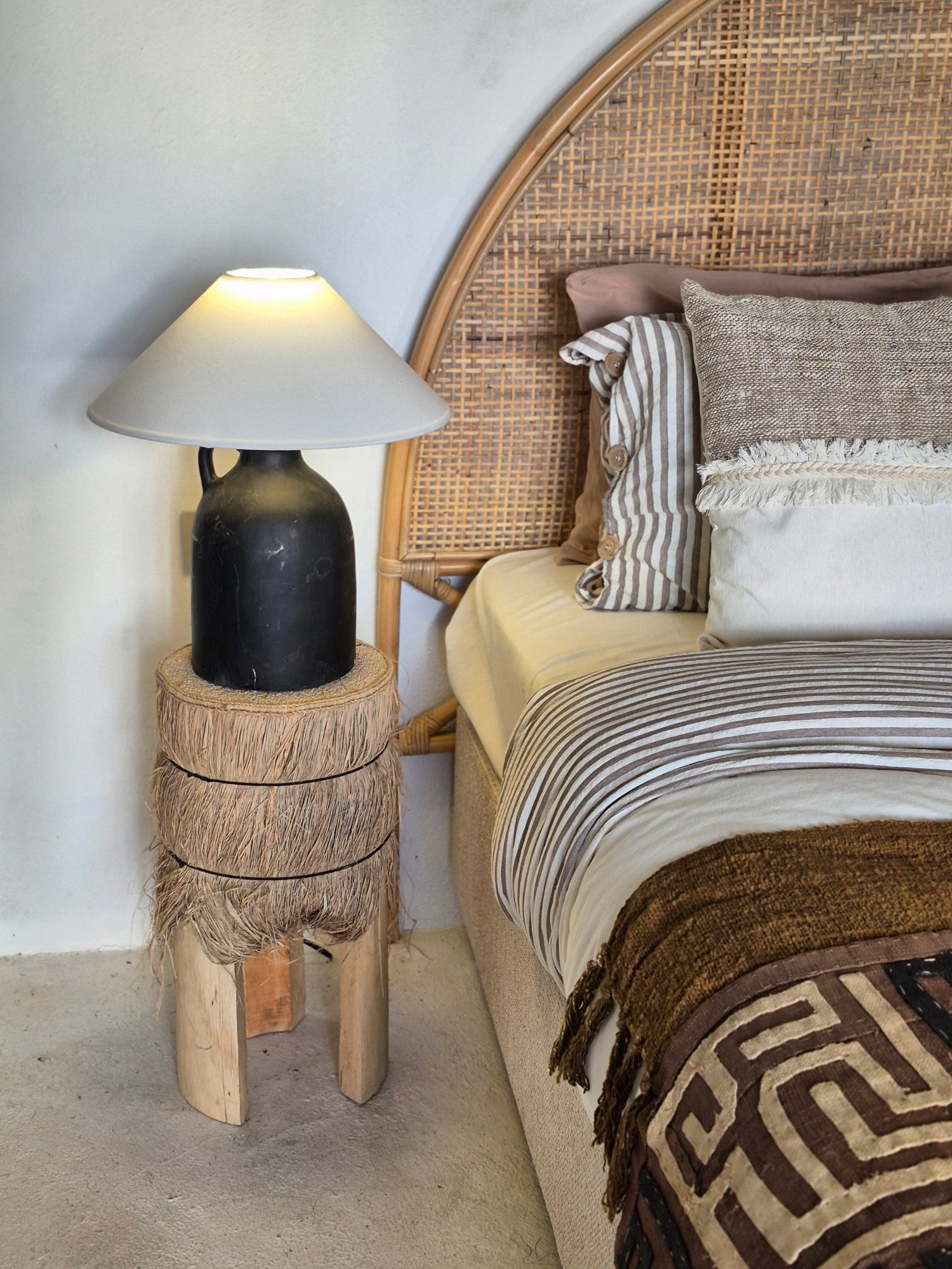 HANDLED LAMPSHADE