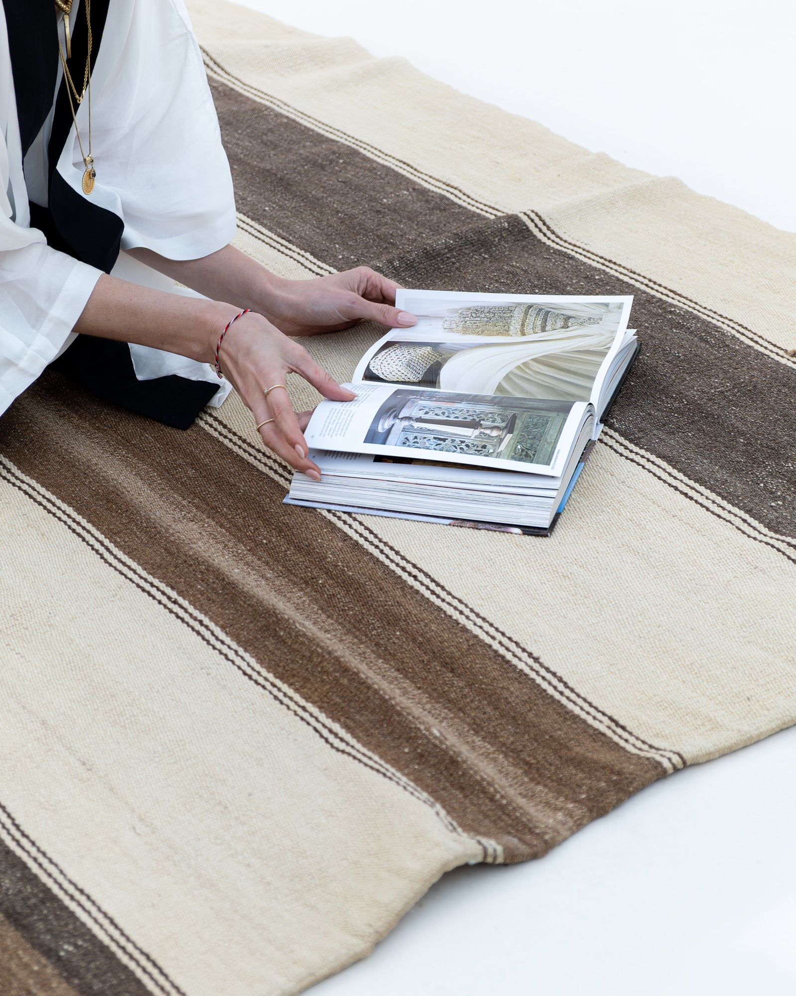 EL DOKUMA KAHVE ÇİZGİLİ KİLİM