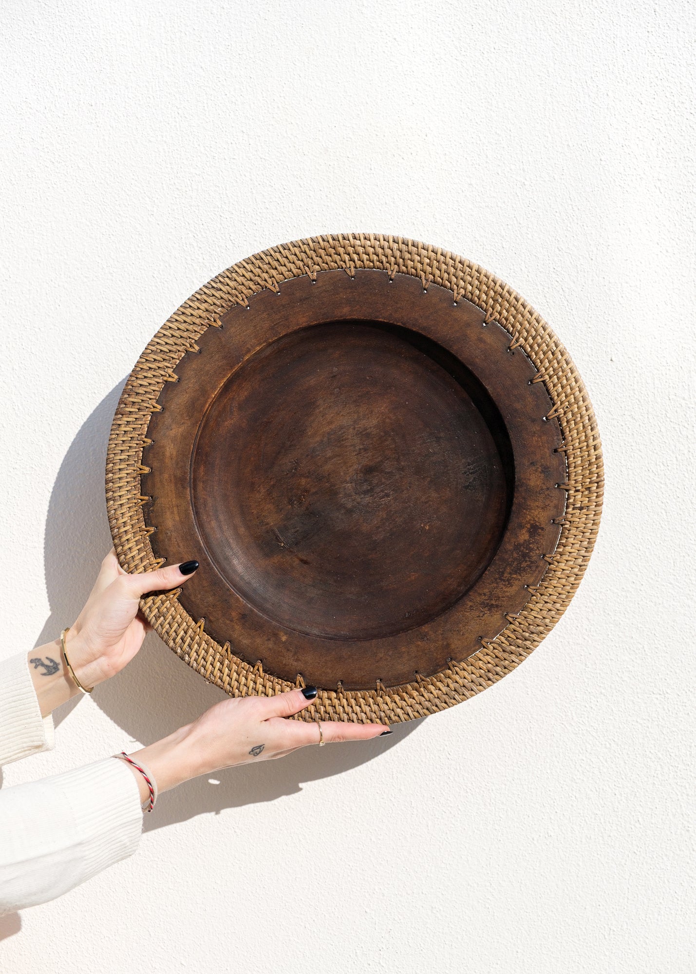 KNITTED RATTAN DARK WOOD TRAY