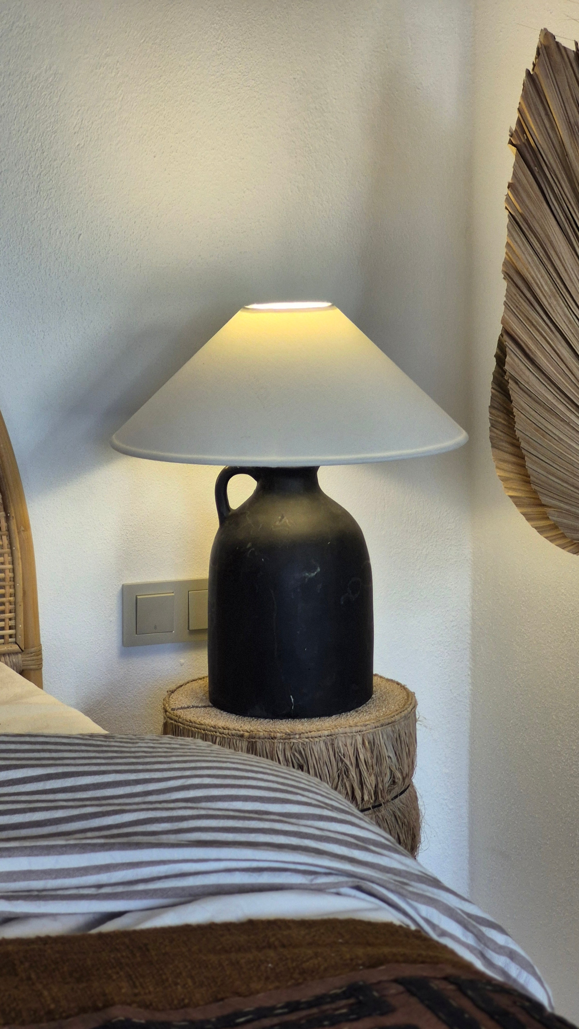 HANDLED LAMPSHADE