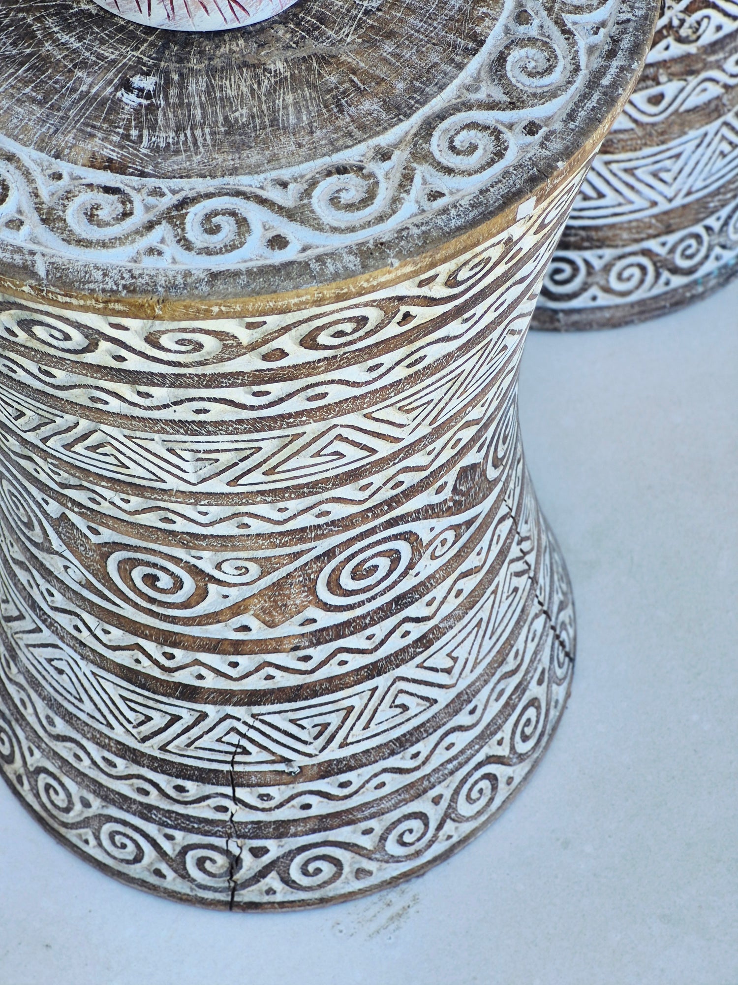 EMBROIDERED SANDGLASS STOOL