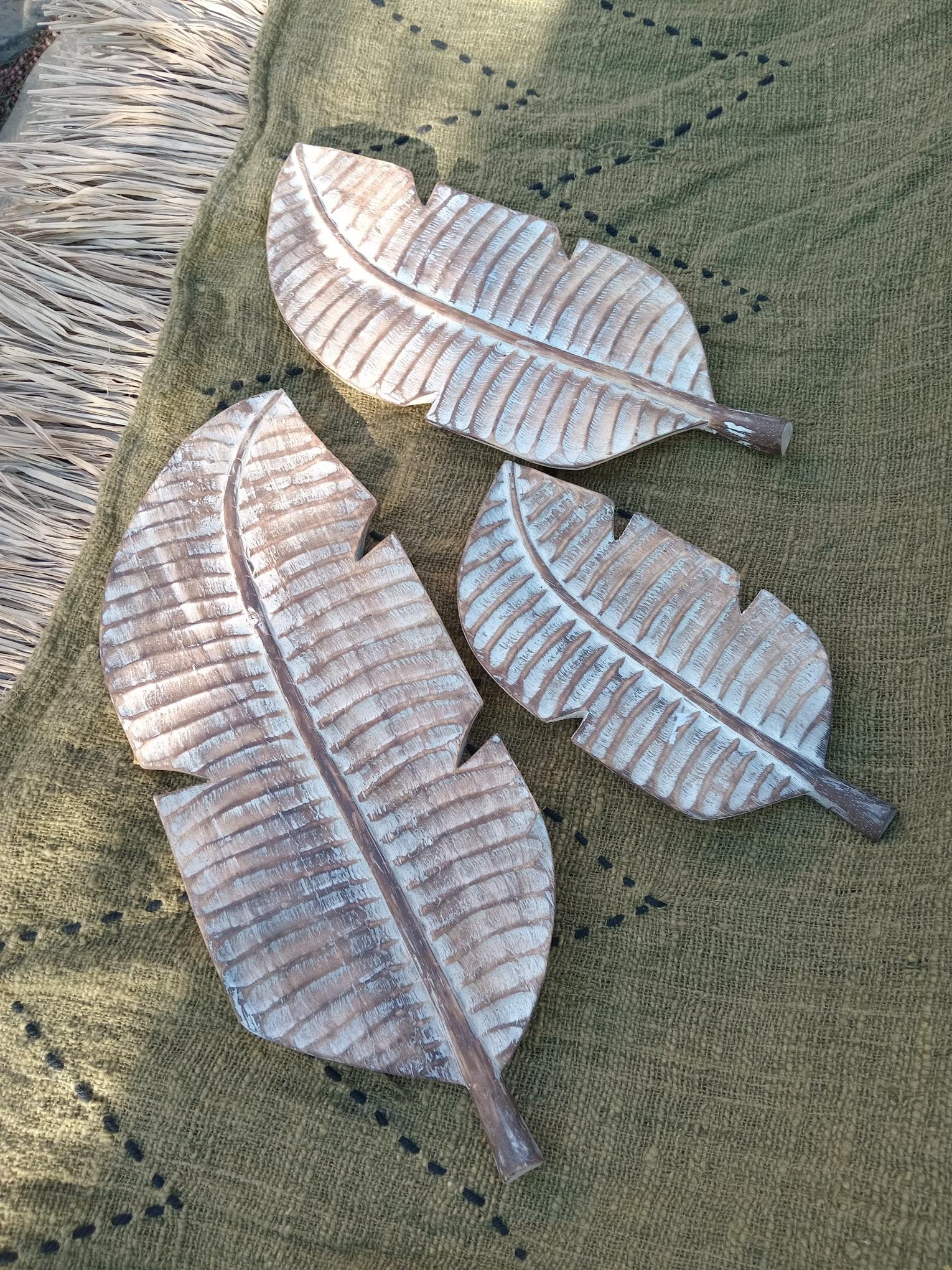 SET OF THREE SIDE-CURVED DARK WOOD BANANA LEAF