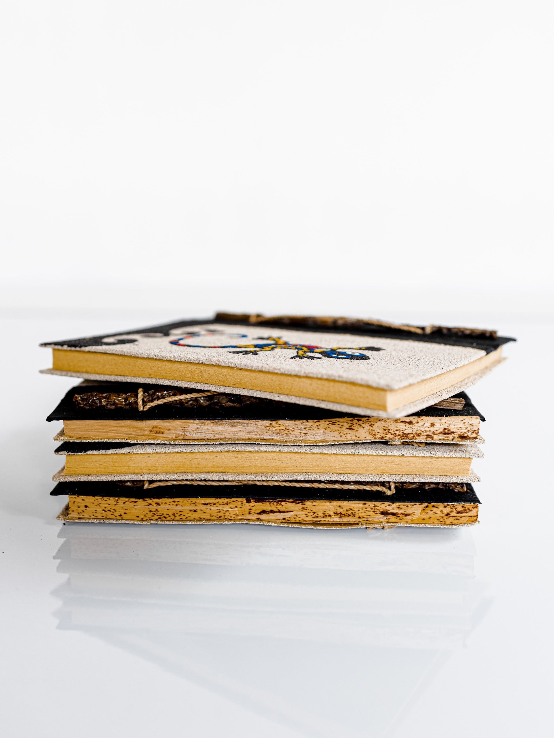 COLORFUL GEKO EMBROIDERED SMALL NOTEBOOK