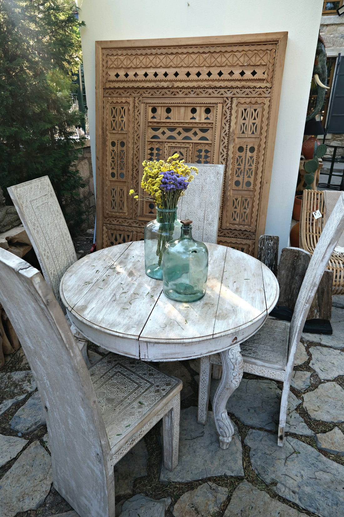FRENCH TABLE