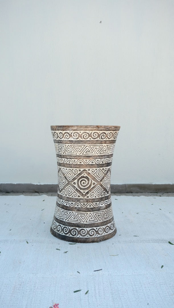 EMBROIDERED SANDGLASS STOOL