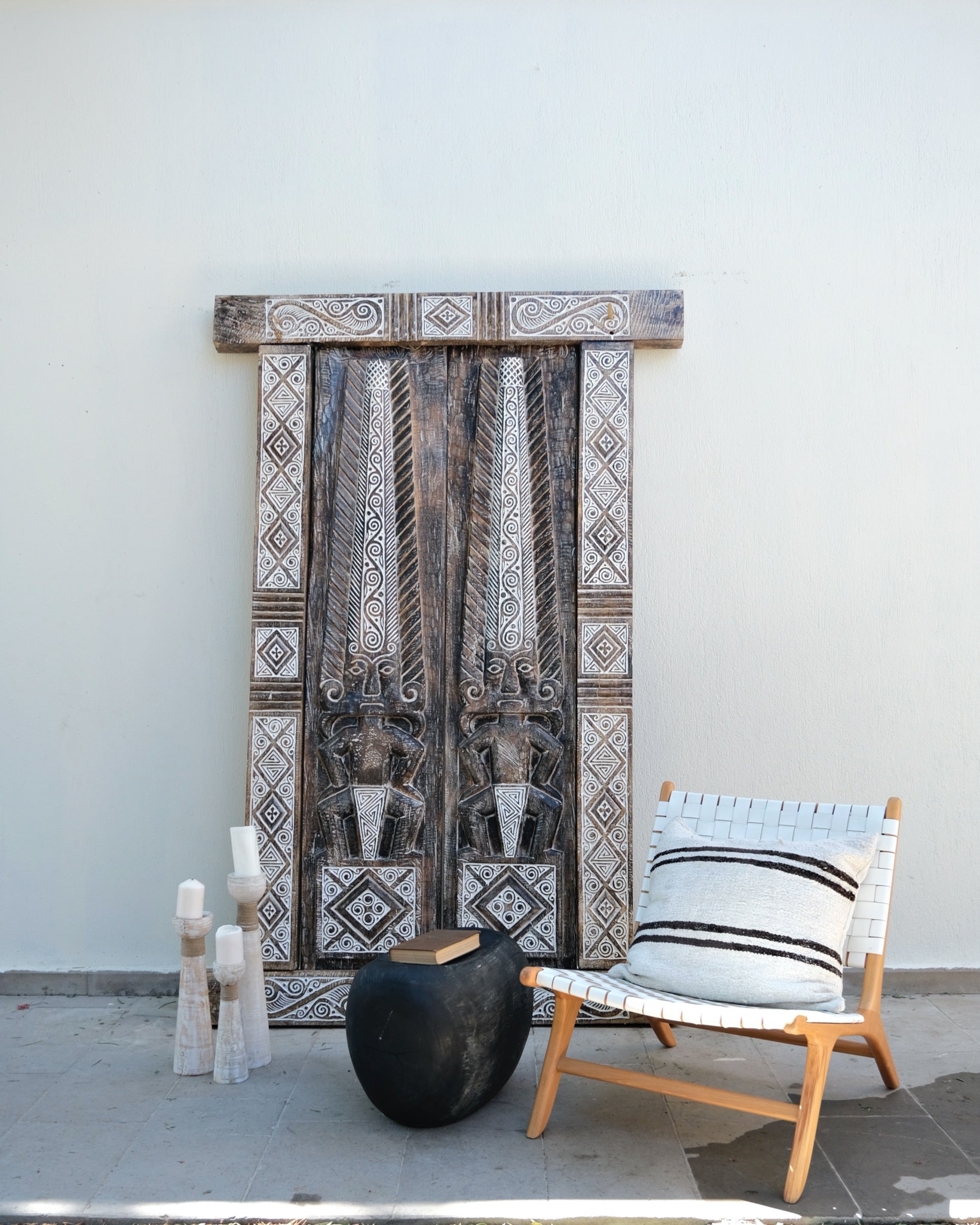 EMBROIDERED DOOR